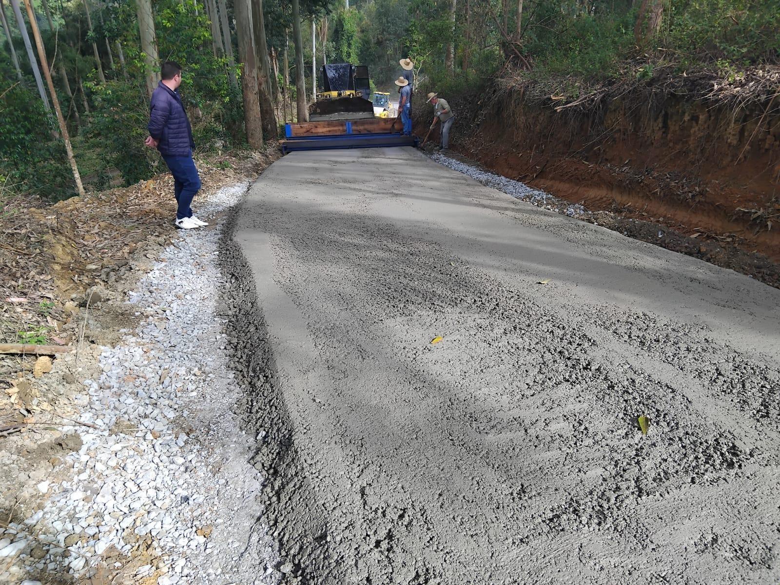 Vidal Ramos inicia concretagem do Morro Scherer e confirma recurso para obra no Salseiro