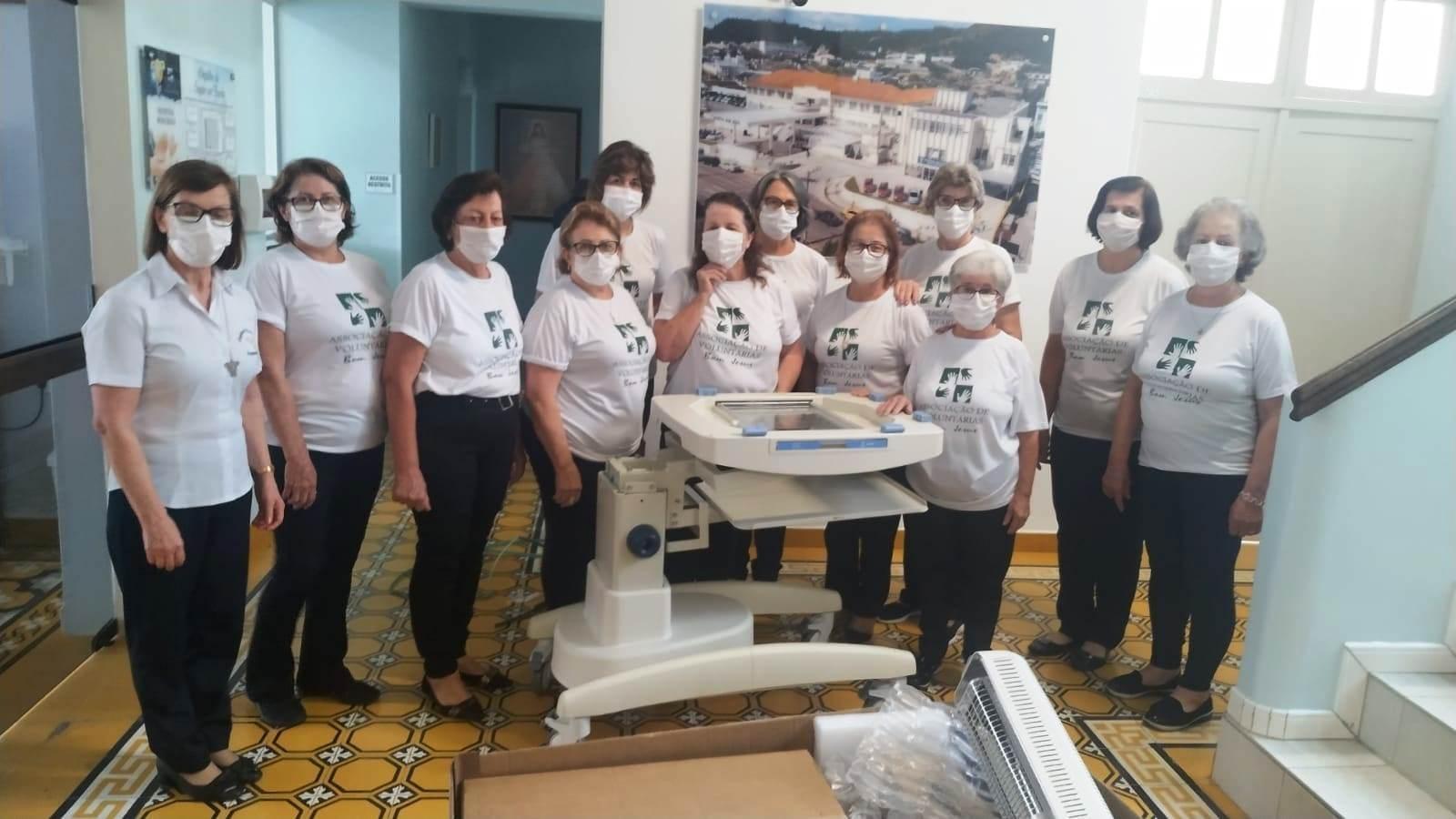 Voluntárias Bom Jesus fazem doação de berço aquecido para a maternidade do Hospital Bom Jesus