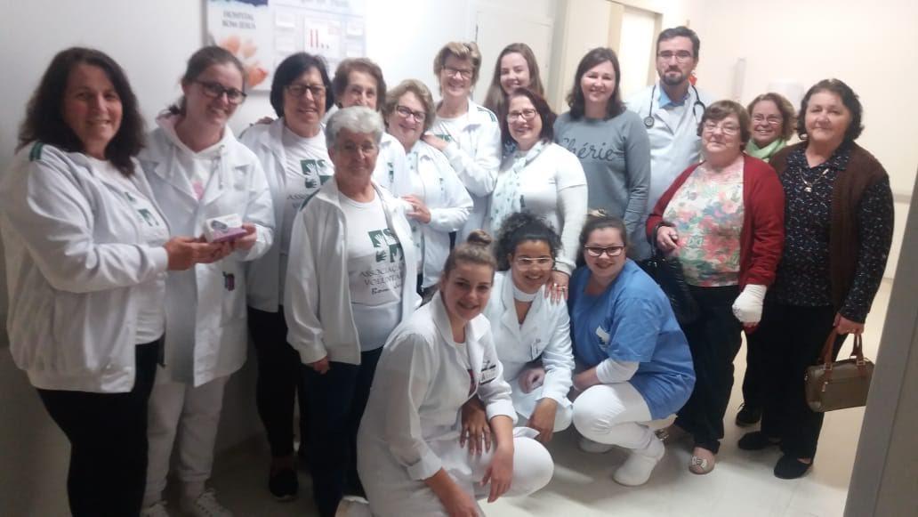 Voluntárias e Clube de Mães do Cerro Negro entregam equipamentos para o Hospital Bom Jesus