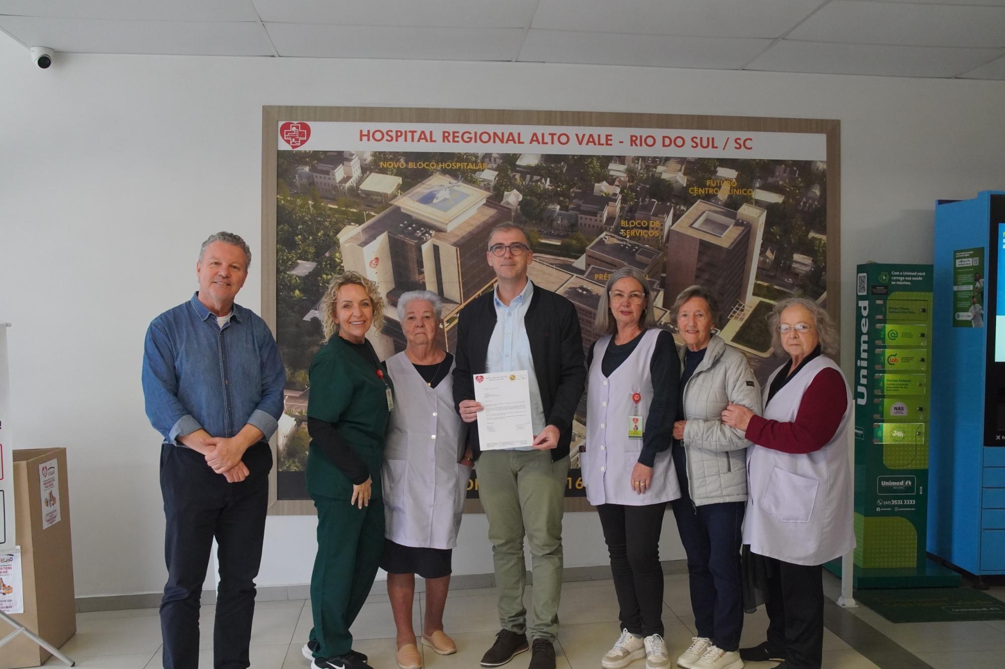 Voluntárias entregam mais de R$ 16 mil ao Hospital Regional Alto Vale